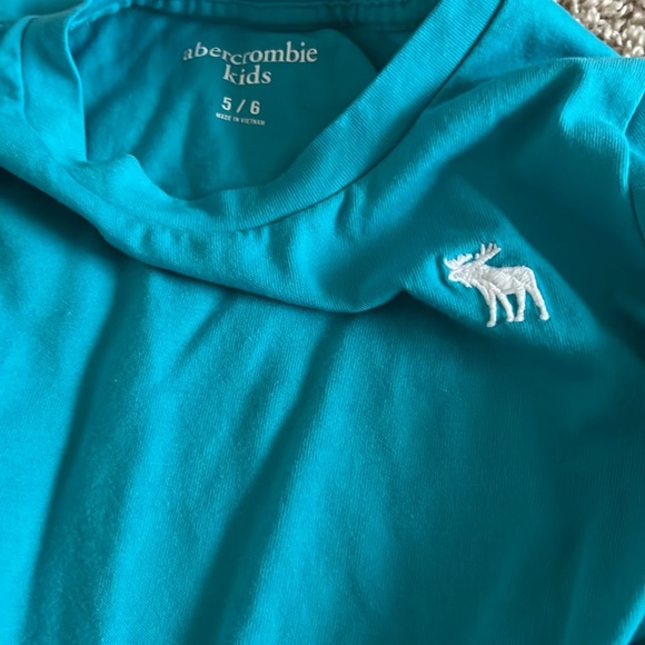 2 boys Abercrombie kids shirts - Picture 2 of 4
